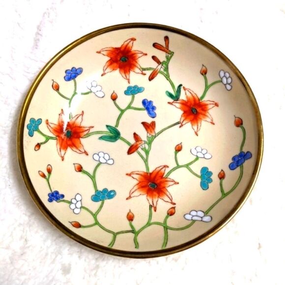 Vintage 79/80 Hand Painted Porcelain Dish with Brass Bottom Made in Hong Kong - Picture 6 of 15